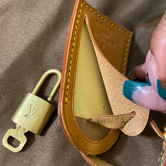 - Authentic LOUIS VUITTON NAME BUNDLE TAG AND POIGNET SET With Lock and key #312 - Picture 7 of 7